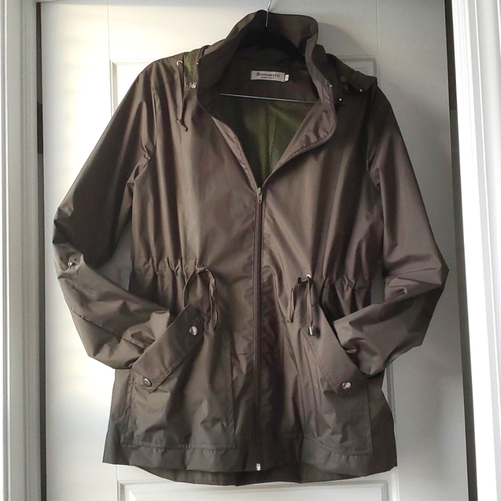 Romanstii Women's Lightweight Water Resistant Jacket (M)